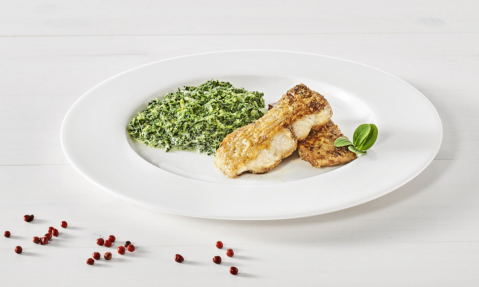 Cá da trơn chiên ăn kèm xốt kem cải xoăn